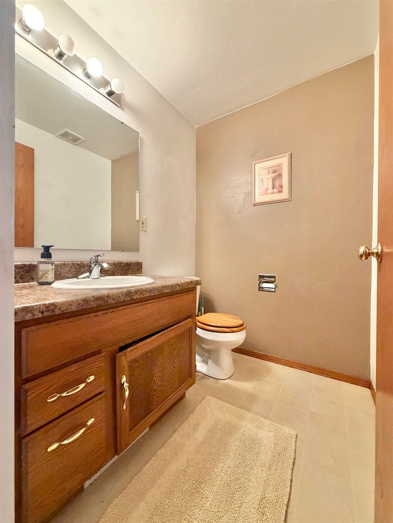 1607 Alfred Dr, Luxemburg, WI 54217
