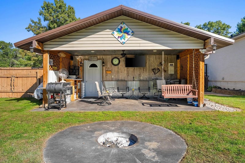 W5021 Pioneer Dr, Shawano, WI 54166