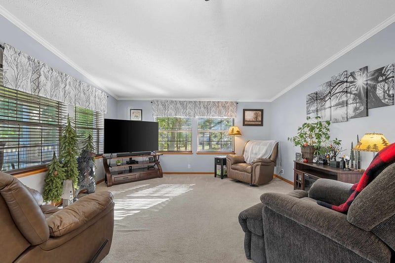 W5021 Pioneer Dr, Shawano, WI 54166