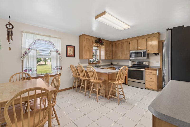 2562 Black Wolf Ave, Oshkosh, WI 54902