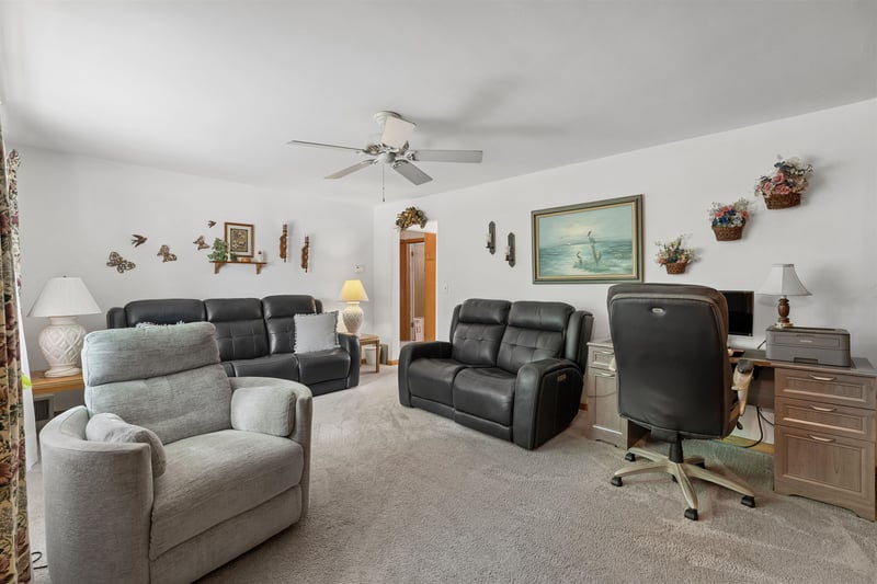 2562 Black Wolf Ave, Oshkosh, WI 54902