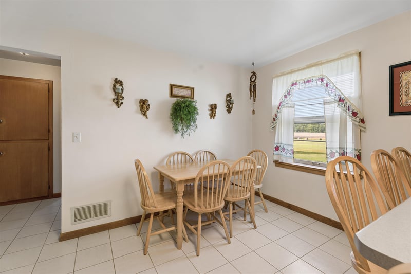 2562 Black Wolf Ave, Oshkosh, WI 54902
