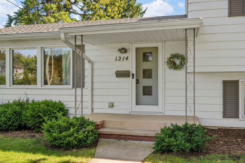 1214 Campbell St, Neenah, WI 54956