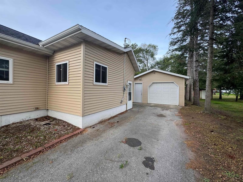 922 S River St, Shawano, WI 54166