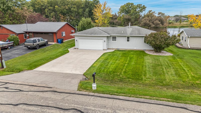 653 Krenz Rd, Omro, WI 54963