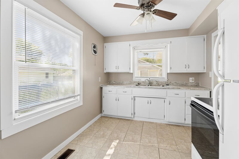 937 Gail Ave, Neenah, WI 54956