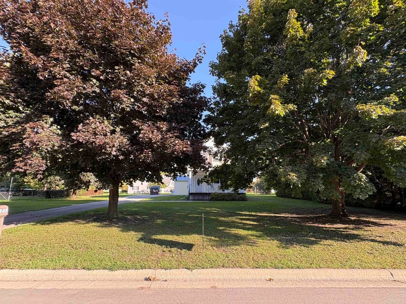 221 Bridge St, Oconto, WI 54153