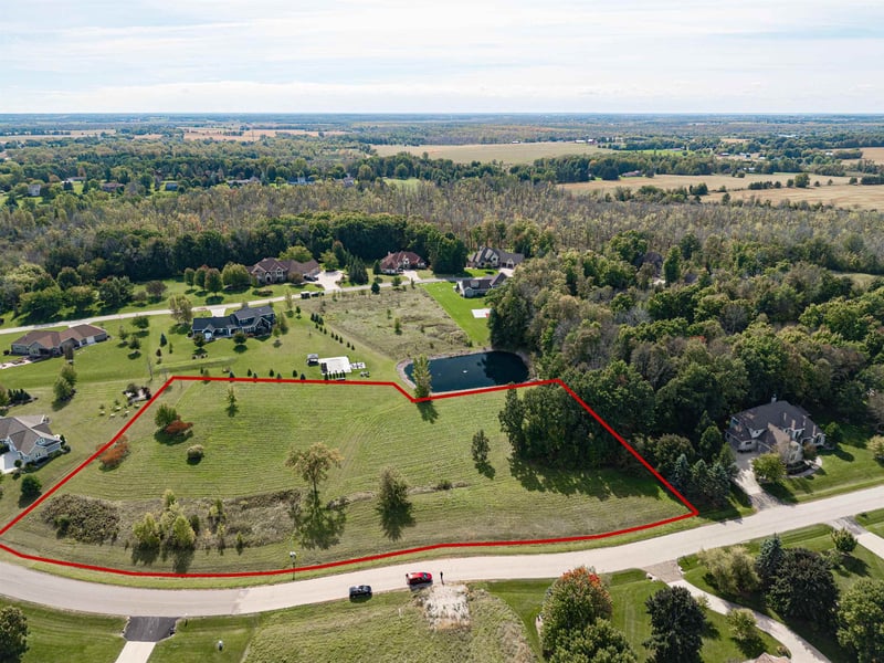 W9001 Forest Ridge Dr, Dale, WI 54944