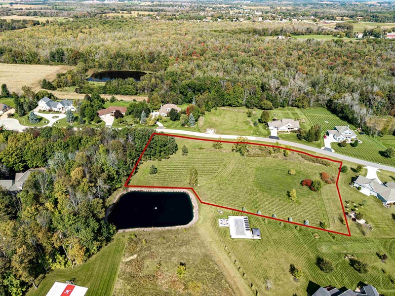 W9001 Forest Ridge Dr, Dale, WI 54944