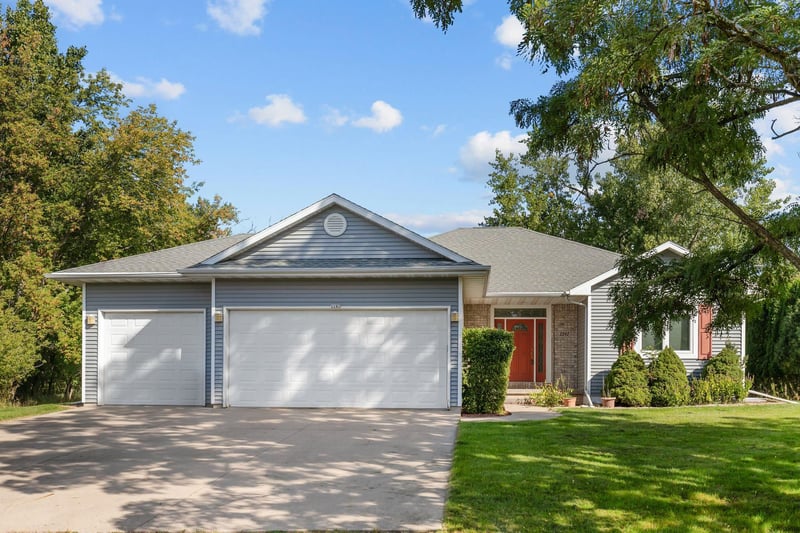 2282 Willow Way Dr, Oshkosh, WI 54904