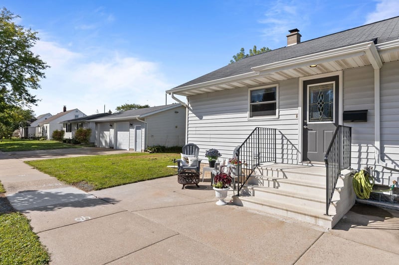 121 E 2nd St, Kimberly, WI 54136