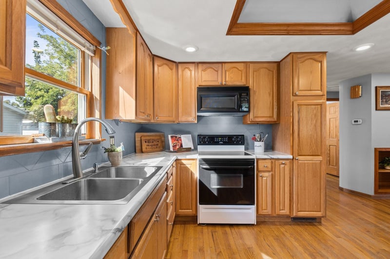 121 E 2nd St, Kimberly, WI 54136