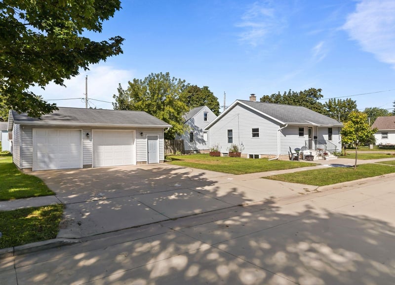 121 E 2nd St, Kimberly, WI 54136