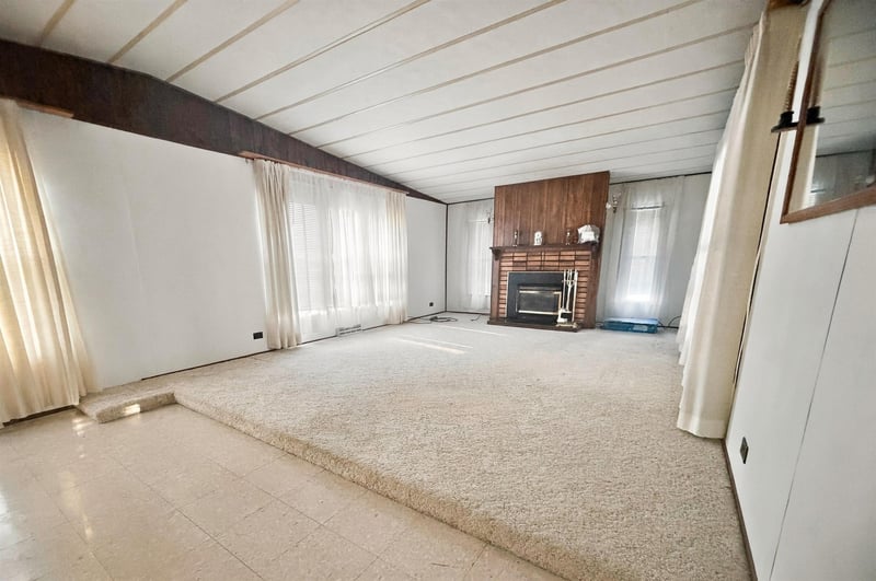 W5070 Woodland Rd, Shawano, WI 54166