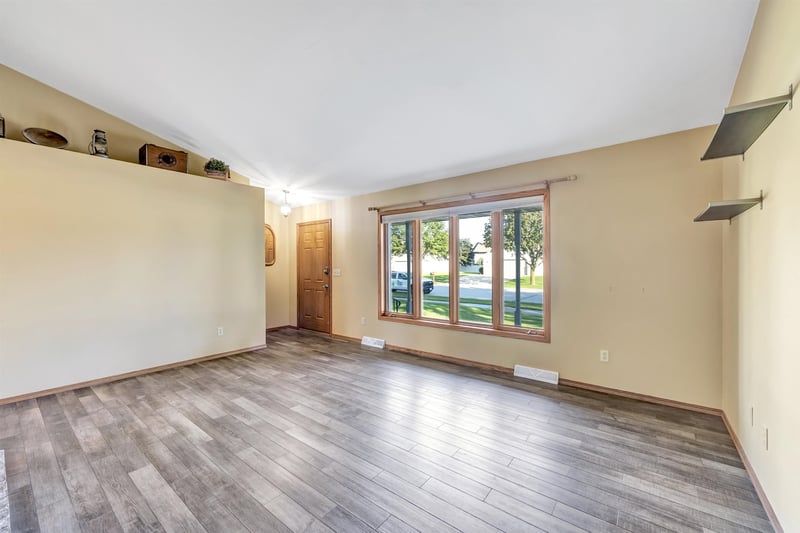 1233 Drews Dr, De Pere, WI 54115
