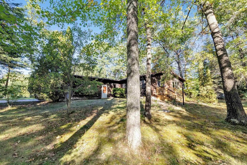 W4976 Bartelt Blvd, Shawano, WI 54166