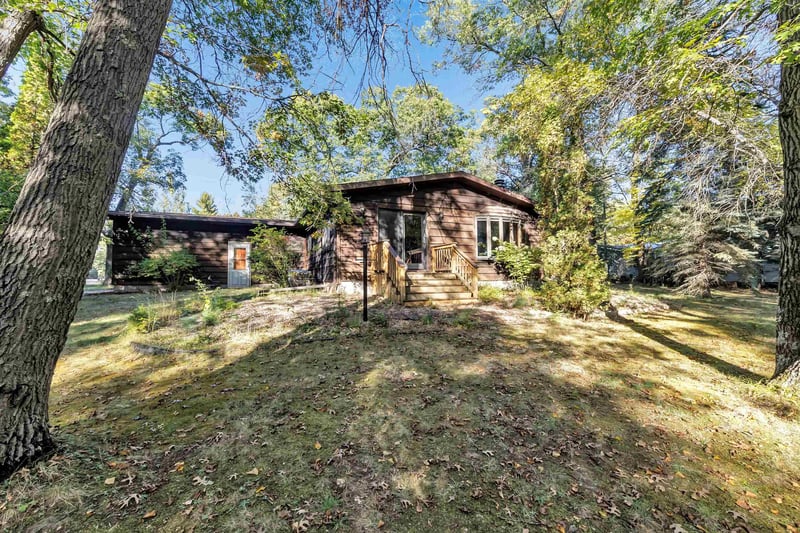 W4976 Bartelt Blvd, Shawano, WI 54166