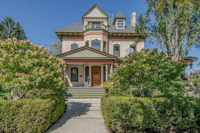 516 E Forest Ave, Neenah, WI 54956