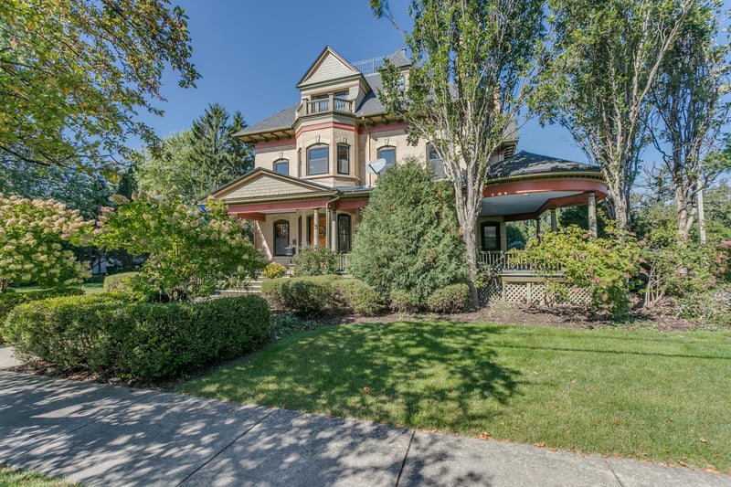 516 E Forest Ave, Neenah, WI 54956