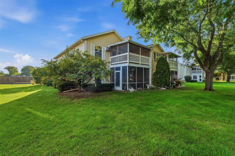 2362 Wisconsin St, Oshkosh, WI 54901-7810