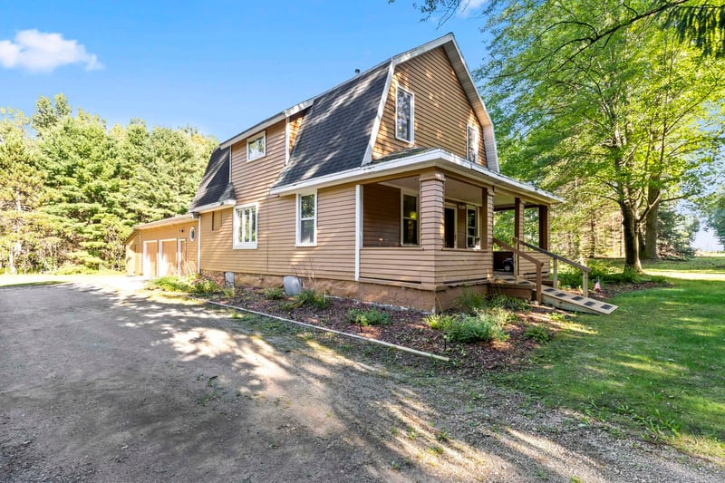 3472 Northwood Rd, Suamico, WI 54313