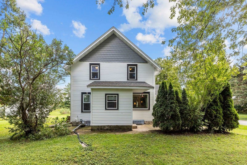 N4302 Thompson Rd, Shiocton, WI 54170-8831