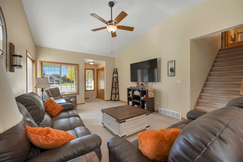 350 Tony Ln, Green Bay, WI 54303-5376