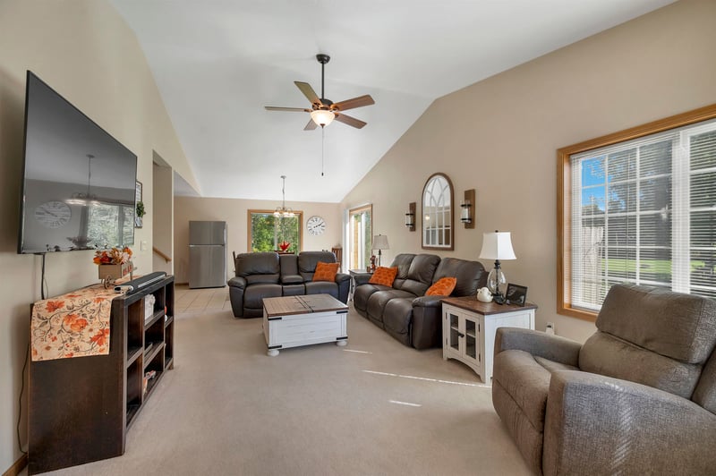 350 Tony Ln, Green Bay, WI 54303-5376