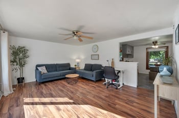 1434 Baumgart Rd, Green Bay, WI 54304-1352