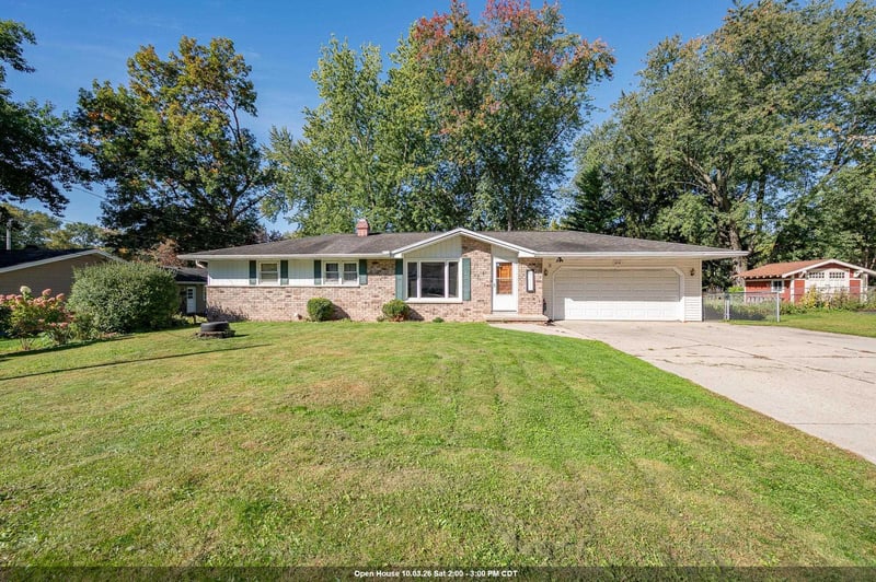 1434 Baumgart Rd, Green Bay, WI 54304-1352
