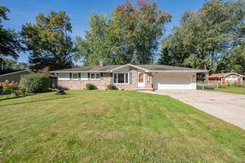 1434 Baumgart Rd, Green Bay, WI 54304-1352