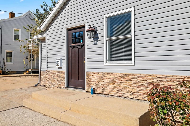 1123 Crooks St, Green Bay, WI 54301-3816