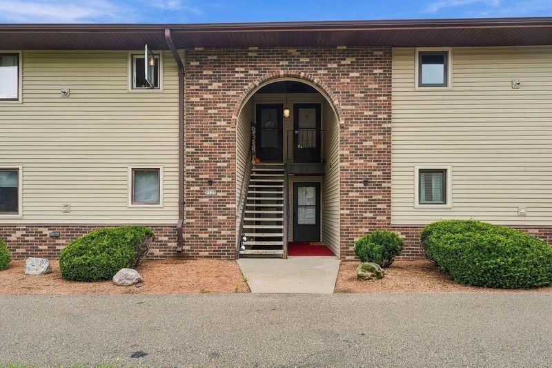 1735 Maricopa Dr #A, Oshkosh, WI 54904