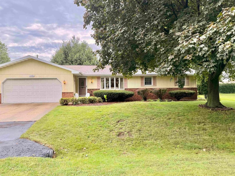 1596 Oakridge Ct, Menasha, WI 54952-1233