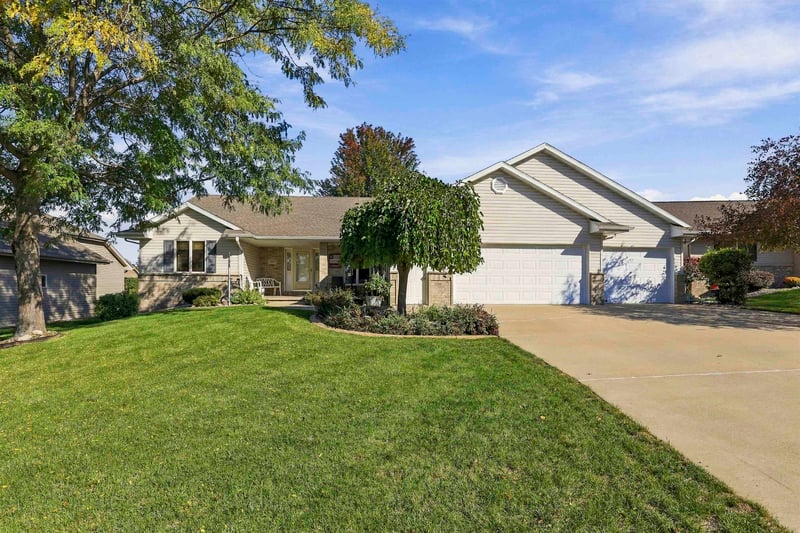 1394 W Mason Ridge Ct, Appleton, WI 54914-1354