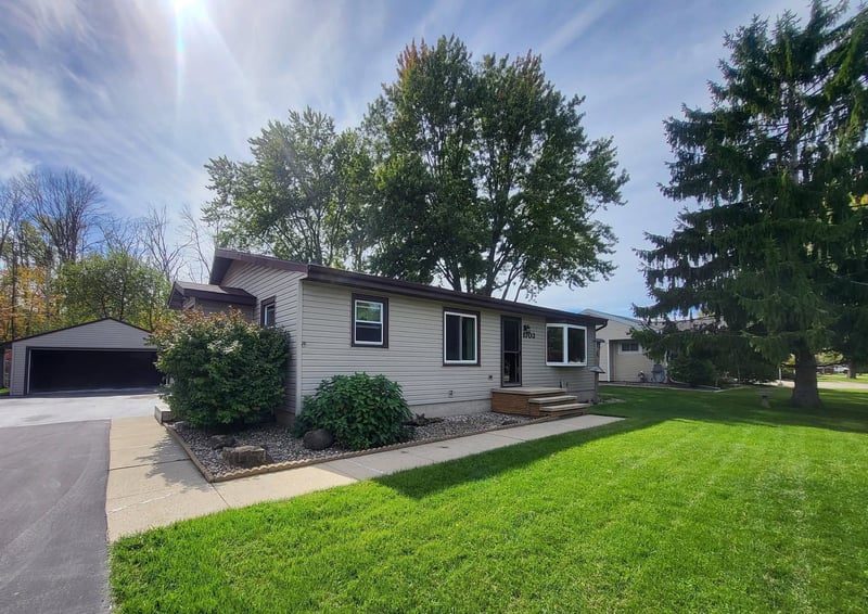 1703 Plank Rd, Menasha, WI 54952