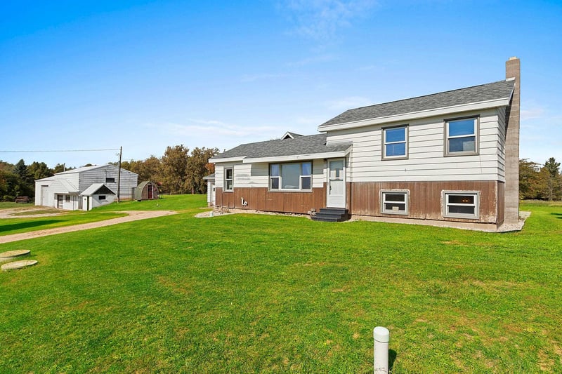 7408 Trail Rd, Gillett, WI 54124