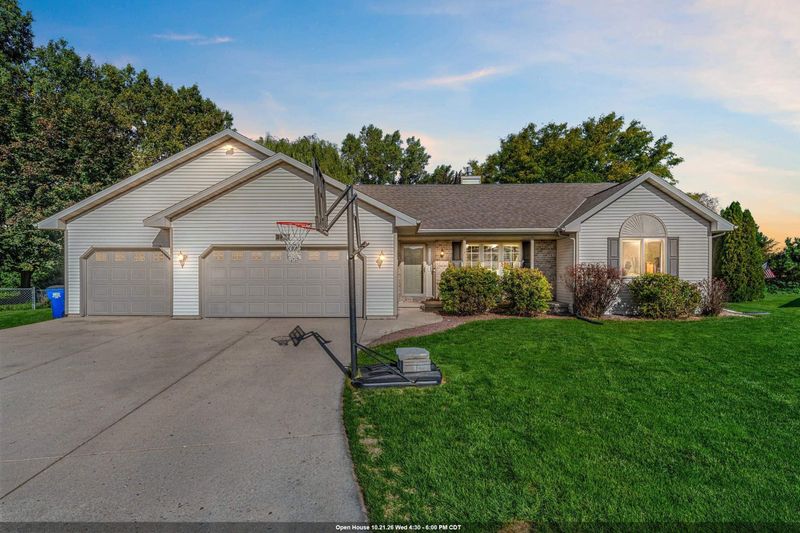 720 Hickory Valley Ct, De Pere, WI 54115
