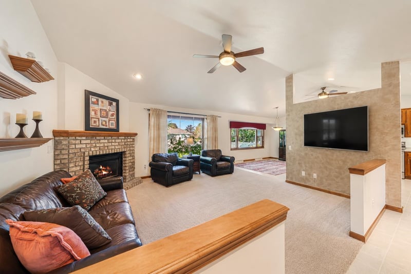 2276 Lost Dauphin Rd, De Pere, WI 54115