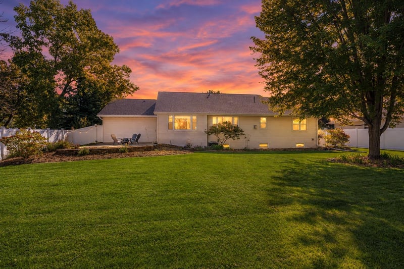 2276 Lost Dauphin Rd, De Pere, WI 54115