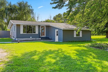6649 County Road R, Oshkosh, WI 54902