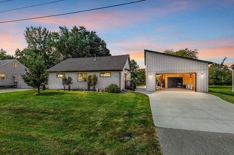 1732 Island Ct, Green Bay, WI 54303