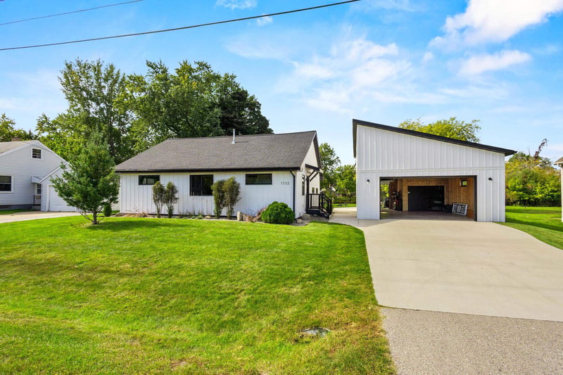 1732 Island Ct, Green Bay, WI 54303