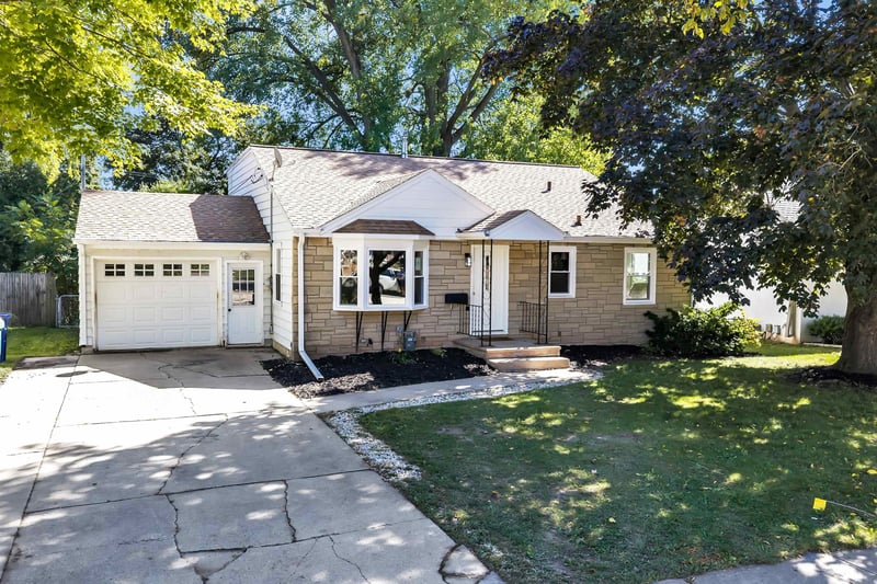 1017 Raymond St, Green Bay, WI 54304