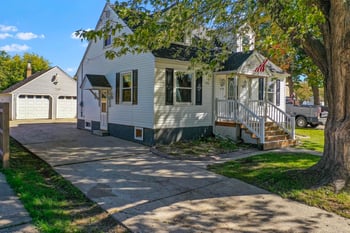 1449 Cass St, Green Bay, WI 54301-3320