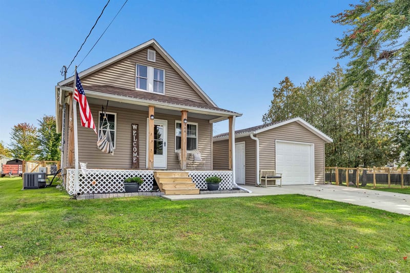 506 Pine St, Pulaski, WI 54162