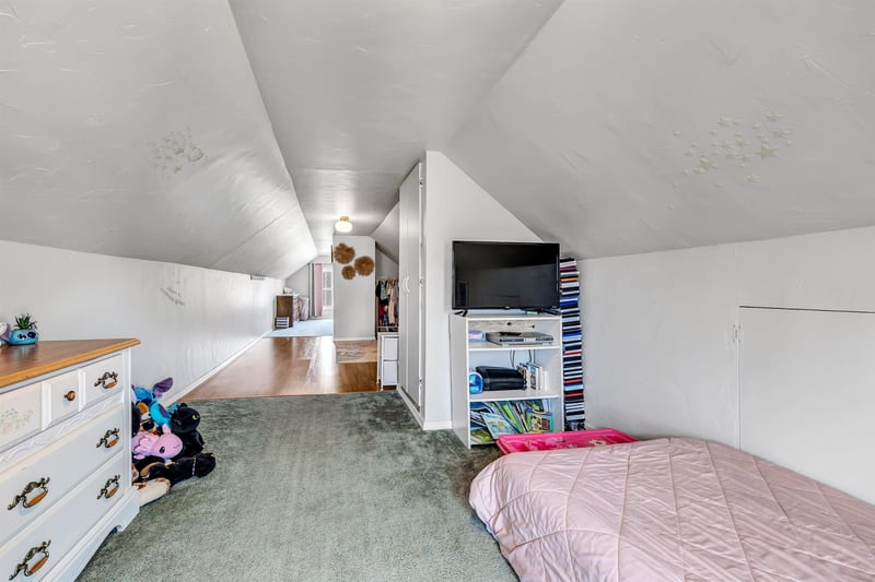 506 Pine St, Pulaski, WI 54162