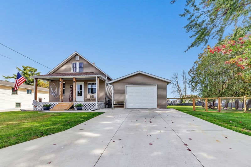 506 Pine St, Pulaski, WI 54162
