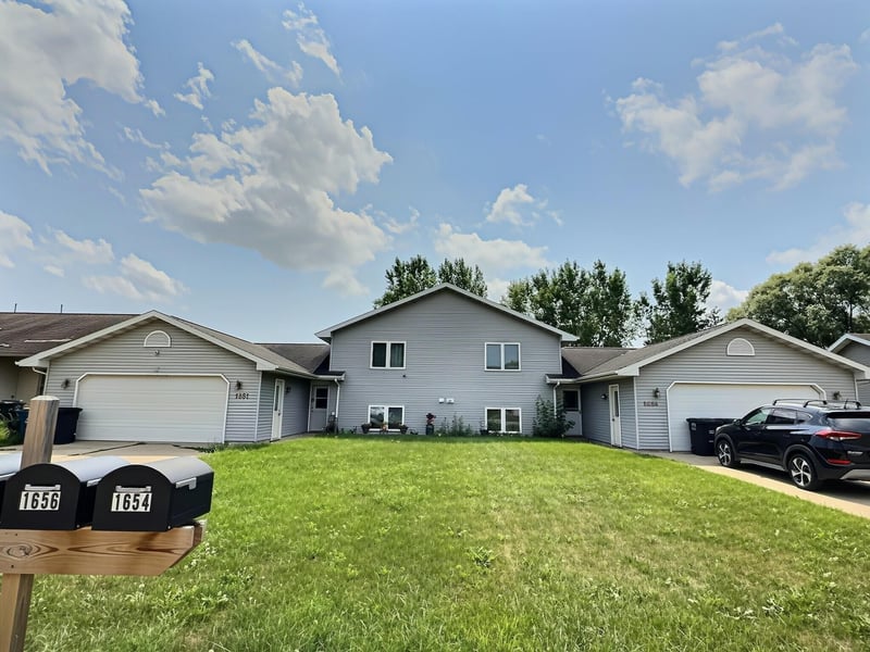 1654 Lincoln Ave, Omro, WI 54963