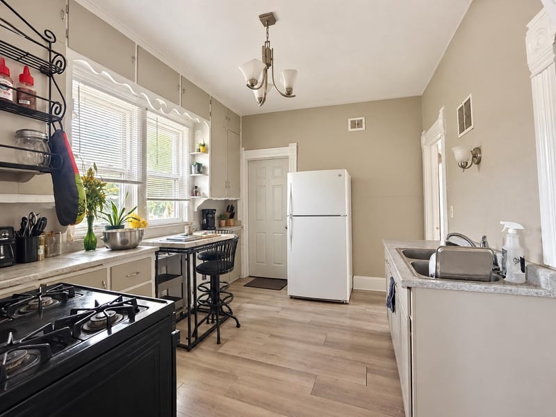 1731 Oshkosh Ave, Oshkosh, WI 54902-2639